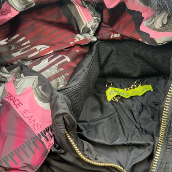 🆕 VERSACE JEANS 🧿 Black Down Filled Jacket, Fur & Scarf Print, Sz US 8 - Picture 12 of 16